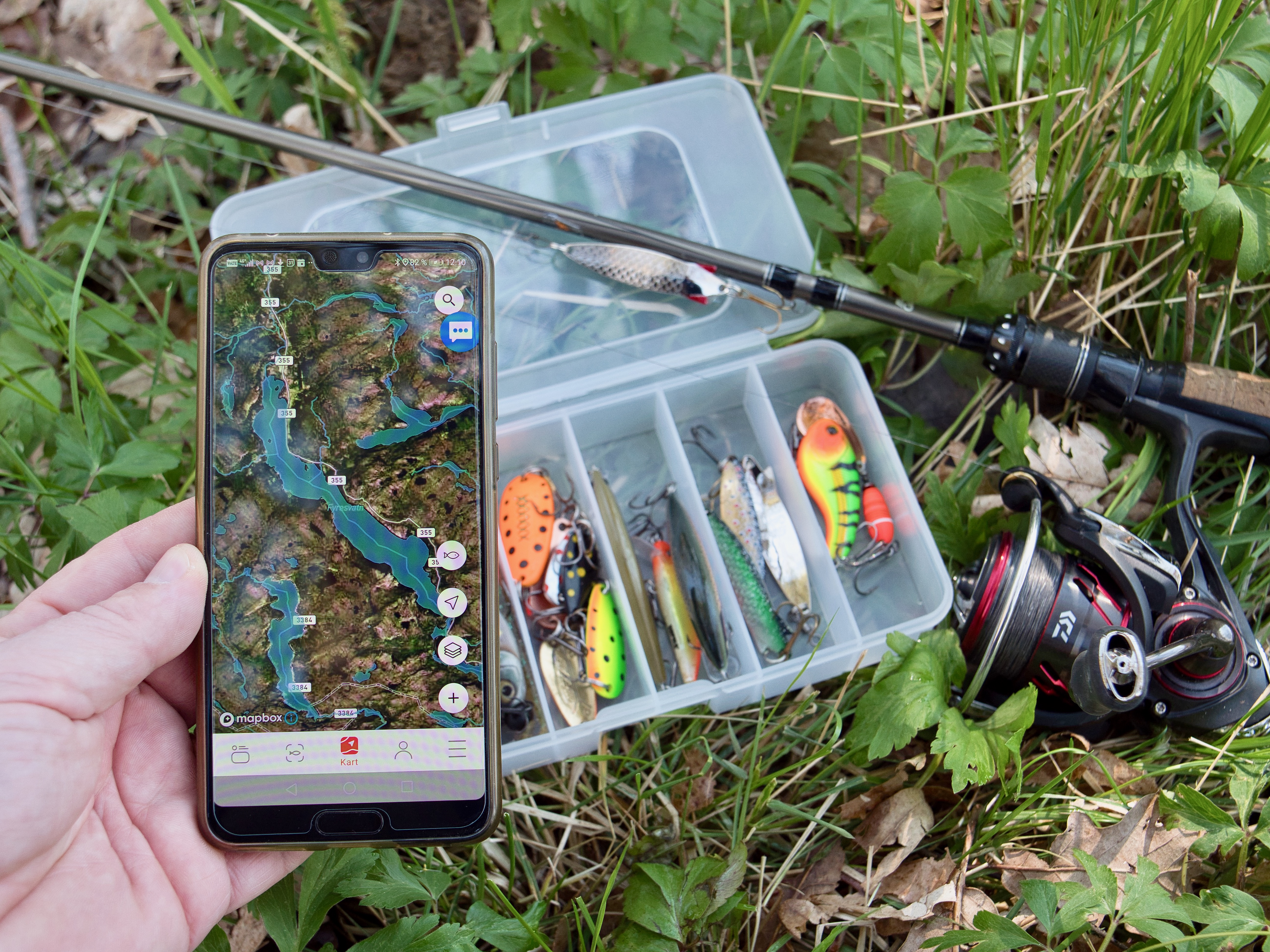 Fiskestang og mobiltelefon