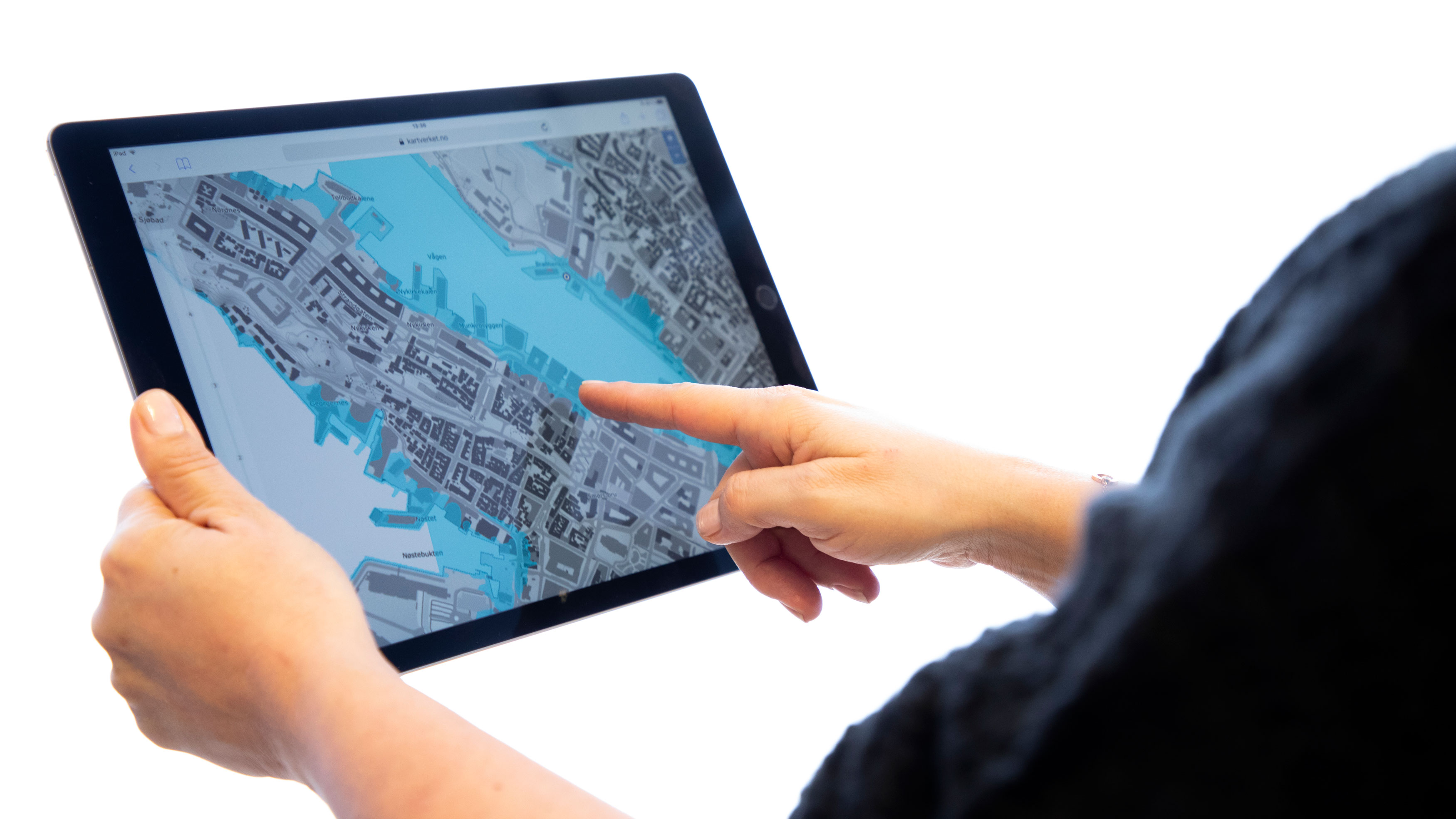 Nettjenesten Se havnivå i kart vist i et nettbrett. Foto.